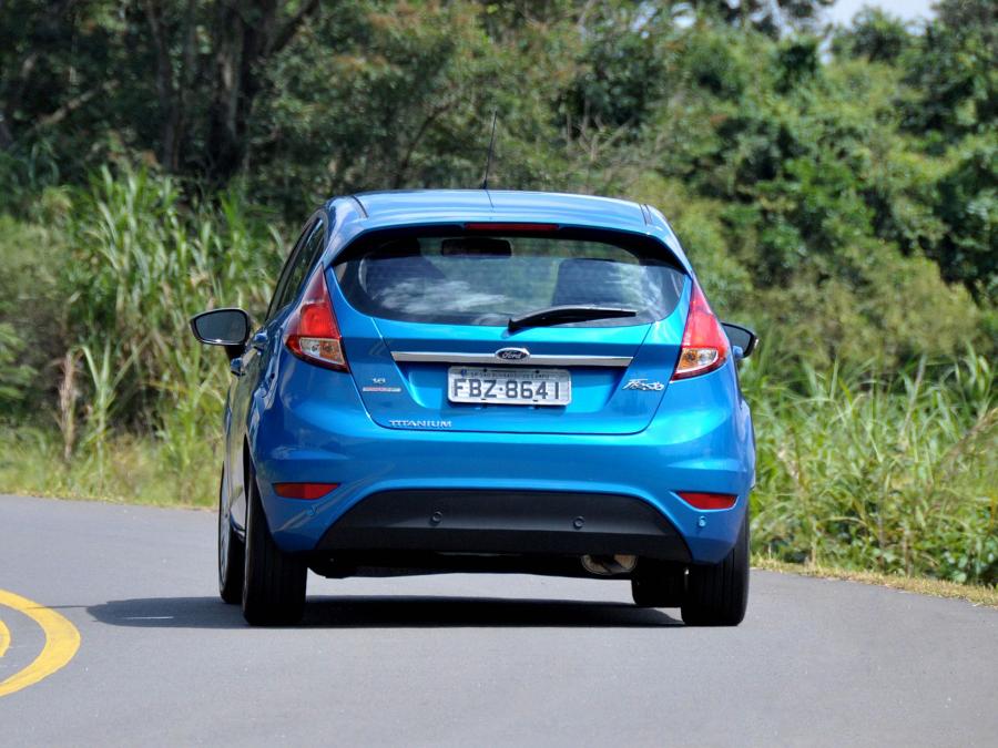  Ford Fiesta 5-Door 2013 года  (BR) (фото 8 из 30)
